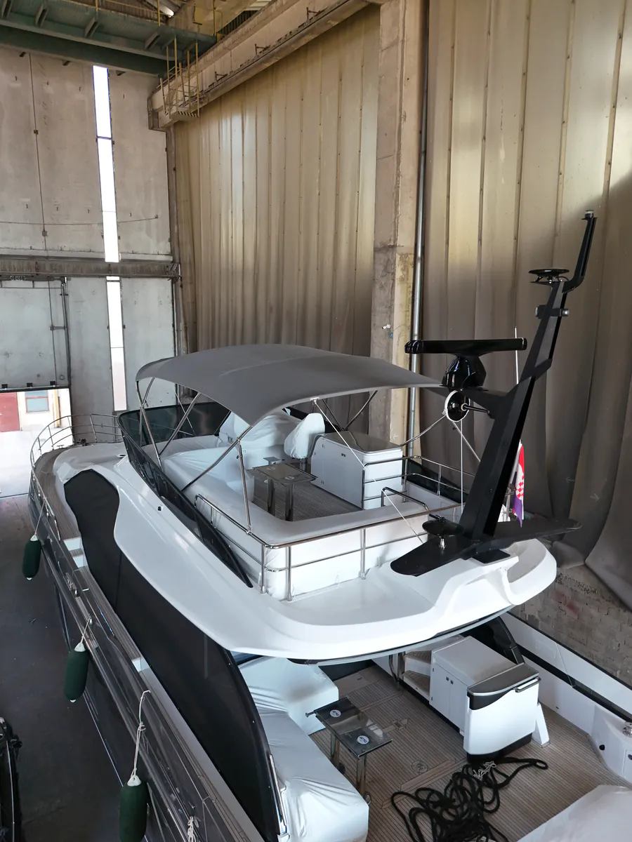 Azimut S7 — Bimini #18