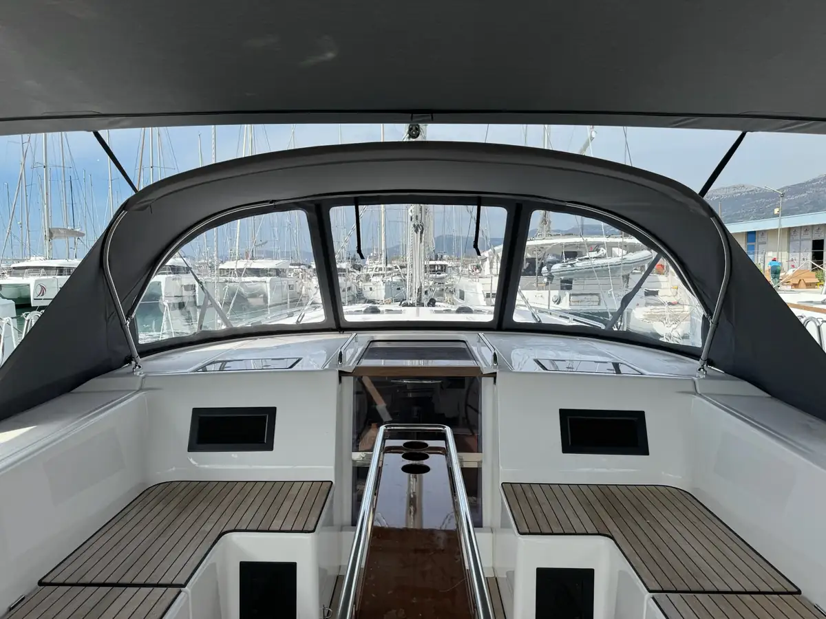 Bavaria C 45 — Sprayhood #2