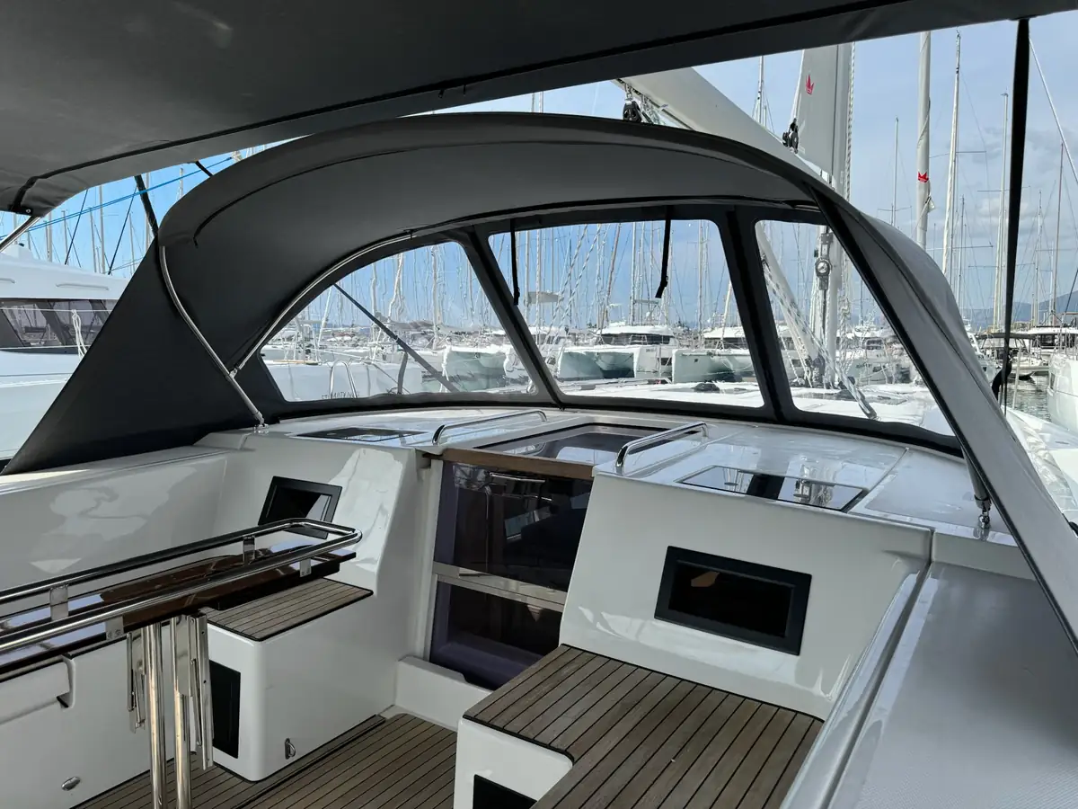 Bavaria C 45 — Sprayhood #3