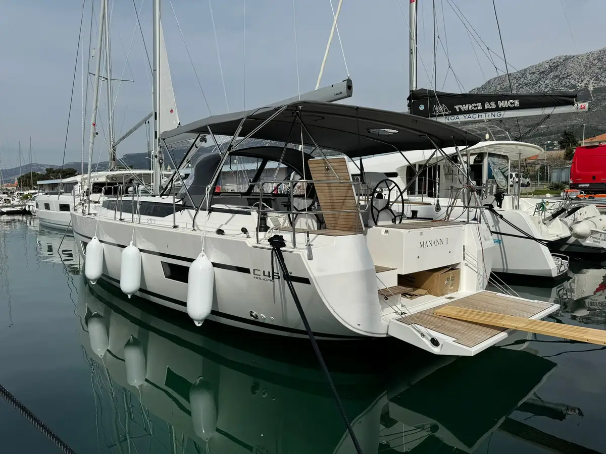 Bavaria C 45 — Sprayhood #5