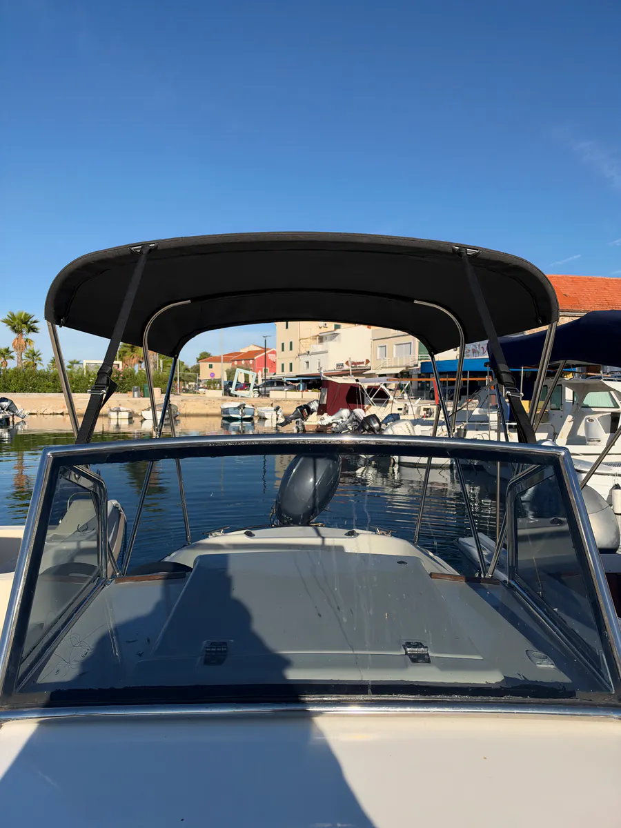 Betina 500 Cabin — Bimini #2