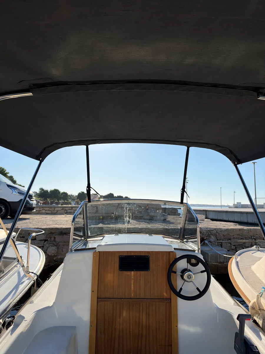 Betina 500 Cabin — Bimini #3