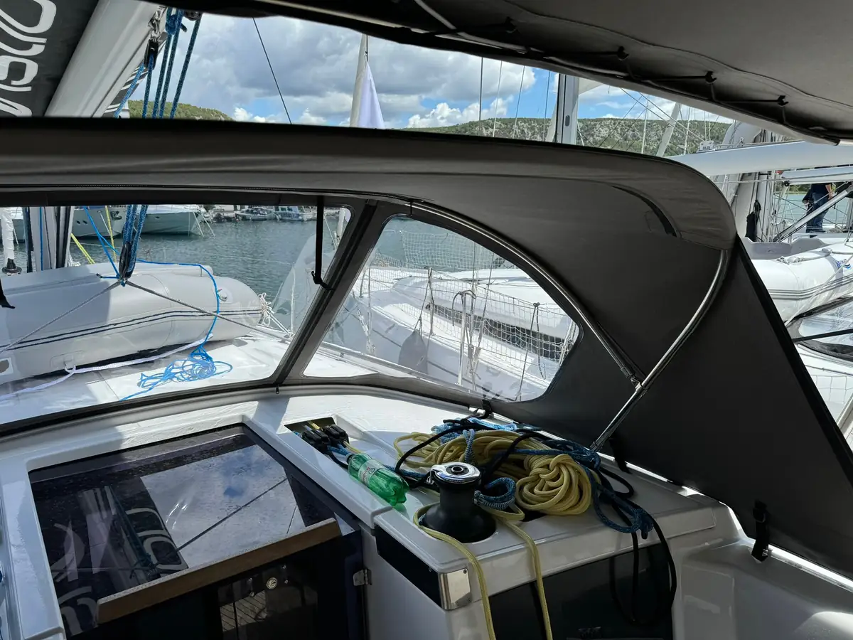 Dufour 41 — Sprayhood #2