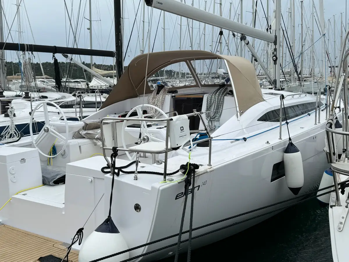 Elan I43 — Sprayhood #4