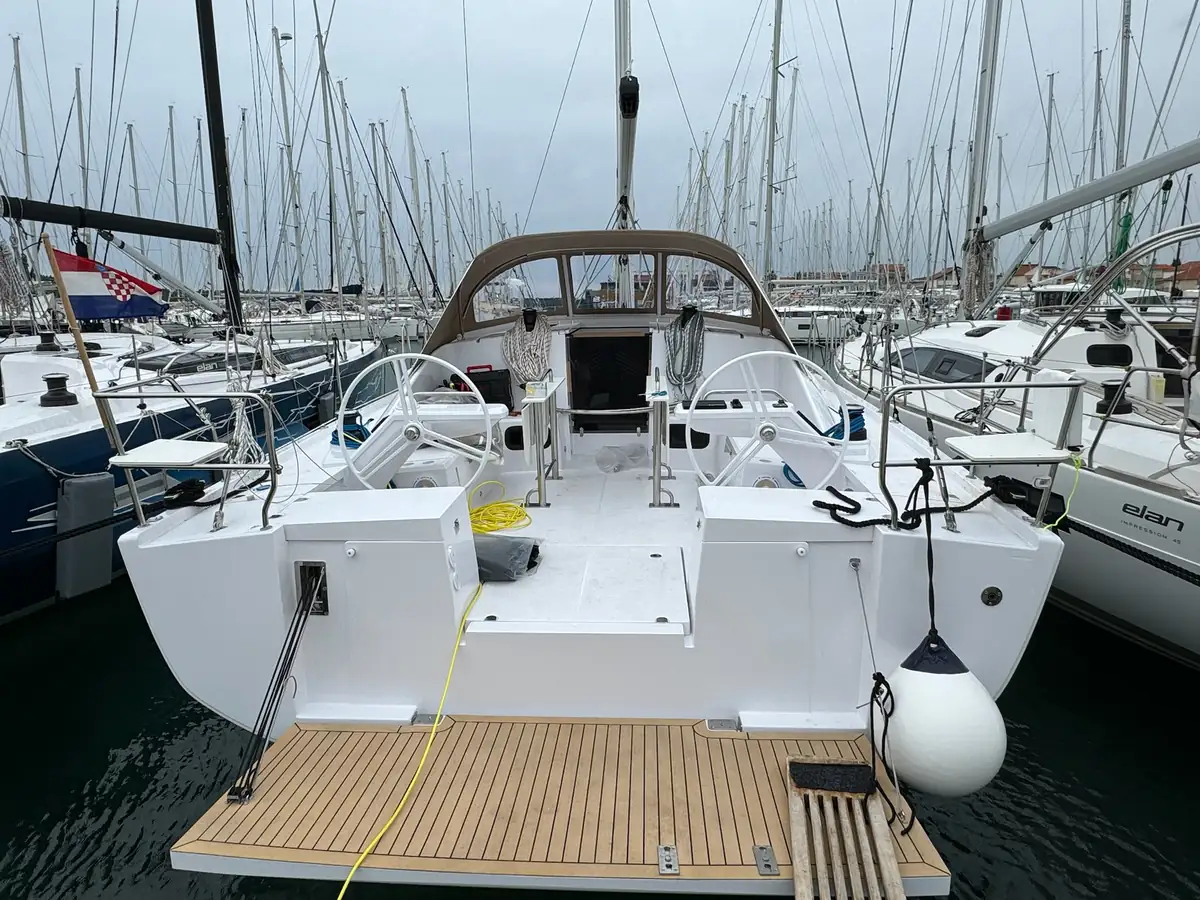 Elan I43 — Sprayhood #5