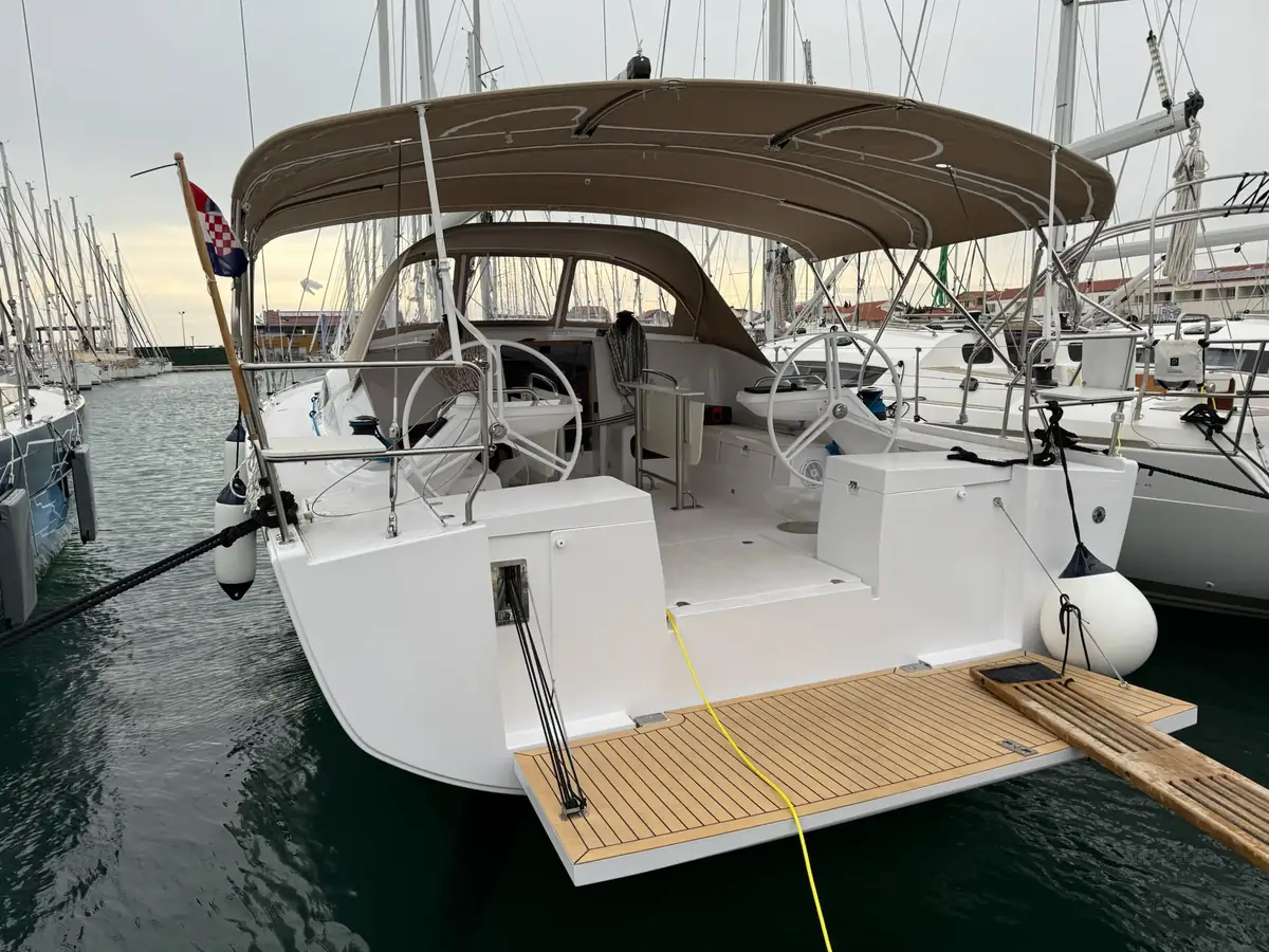 Elan I43 — Sprayhood #6