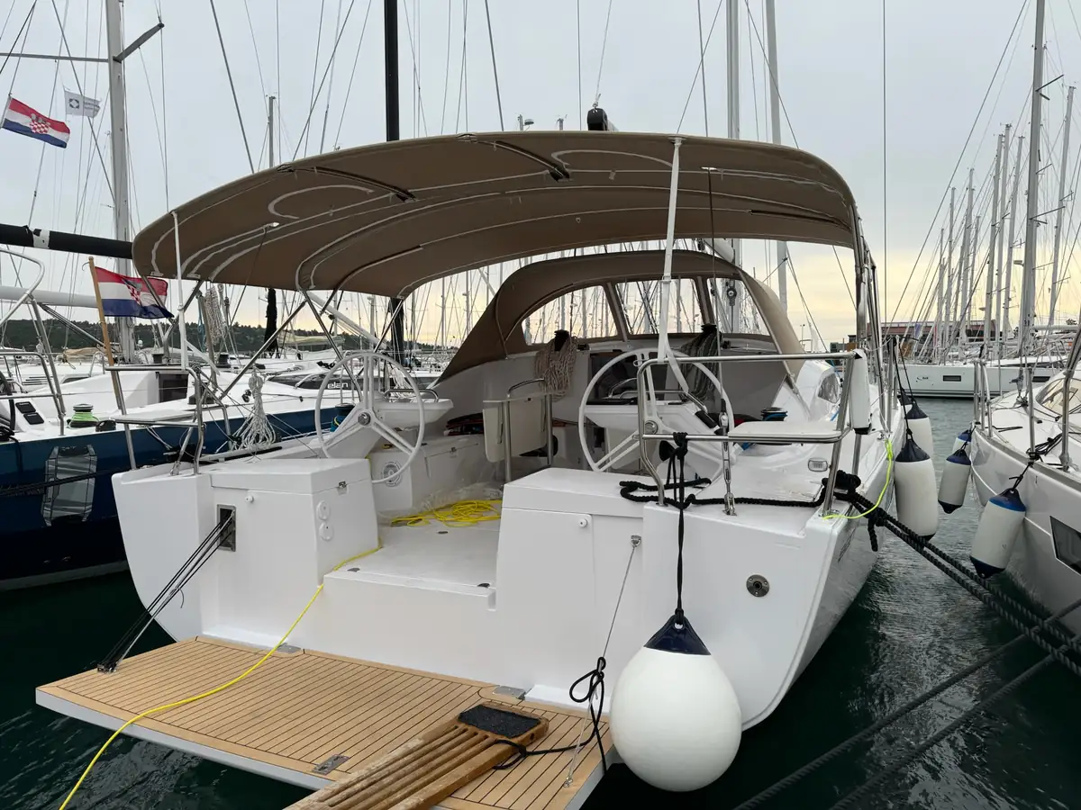 Elan I43 — Sprayhood #7