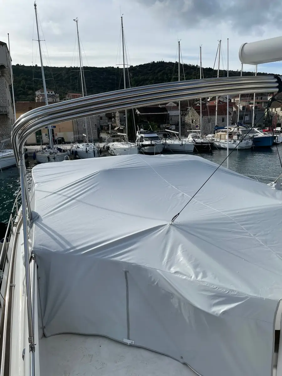 Princess 65 — Cockpit-cover #2